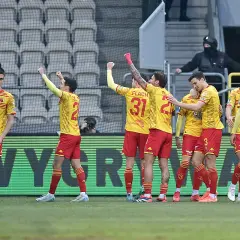 Piłkarze Jagiellonii Białystok świętują bramkę. Widać ich radość, która może wpłynąć na rankingi Widzew Łódź – Jagiellonia Białystok.