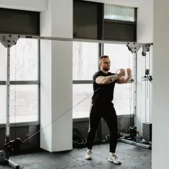 Trening obwodowy: Co to? Szybka forma na kondycję i sylwetkę!