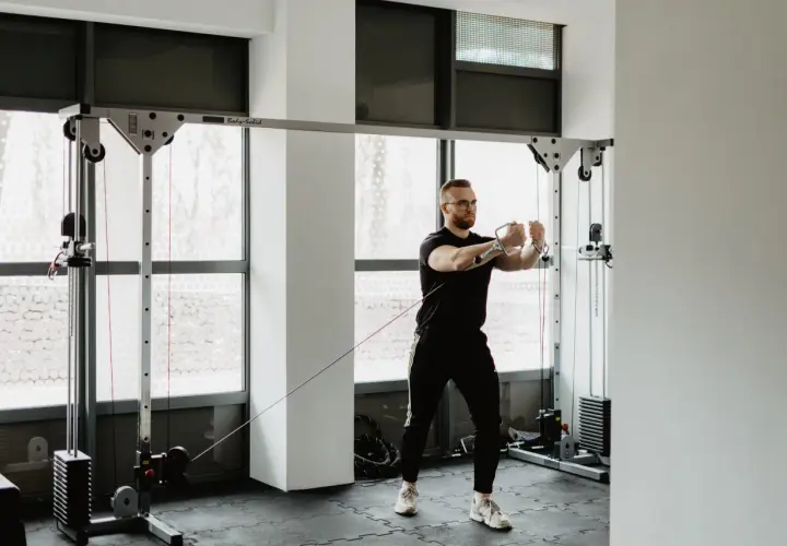 Trening obwodowy: Co to? Szybka forma na kondycję i sylwetkę!