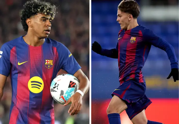 Dwóch młodych piłkarzy FC Barcelona w strojach klubowych. Jeden z nich trzyma piłkę, drugi biegnie. Obaj są ważnymi graczami, a ich potencjalne FC Barcelona kontuzje martwią kibiców.