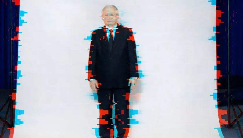 Mężczyzna w garniturze, zniekształcony przez efekt glitch. Czy to zapowiedź nowych plotek transferowych?