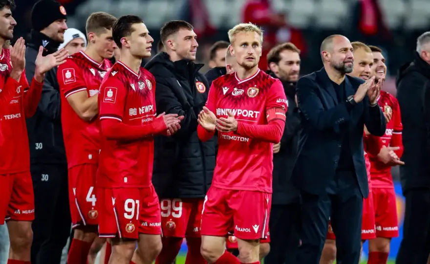 Widzew Łódź w Ekstraklasie 2025/2026: Fakty, forma, ambicje