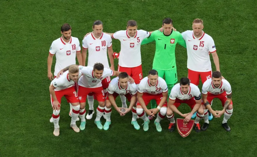 Ile zarabiają piłkarze reprezentacji Polski? Demaskujemy mity!