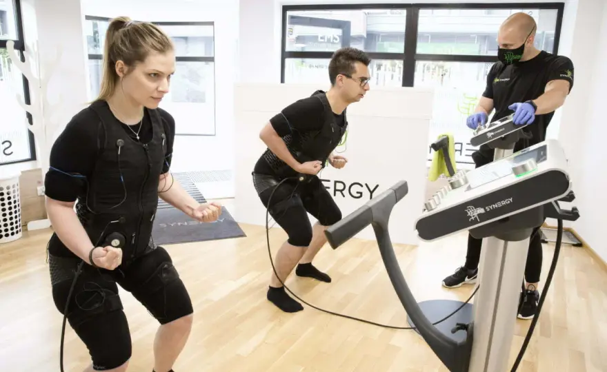 Trening EMS: Czy 20 minut wystarczy na efekty? Przewodnik.