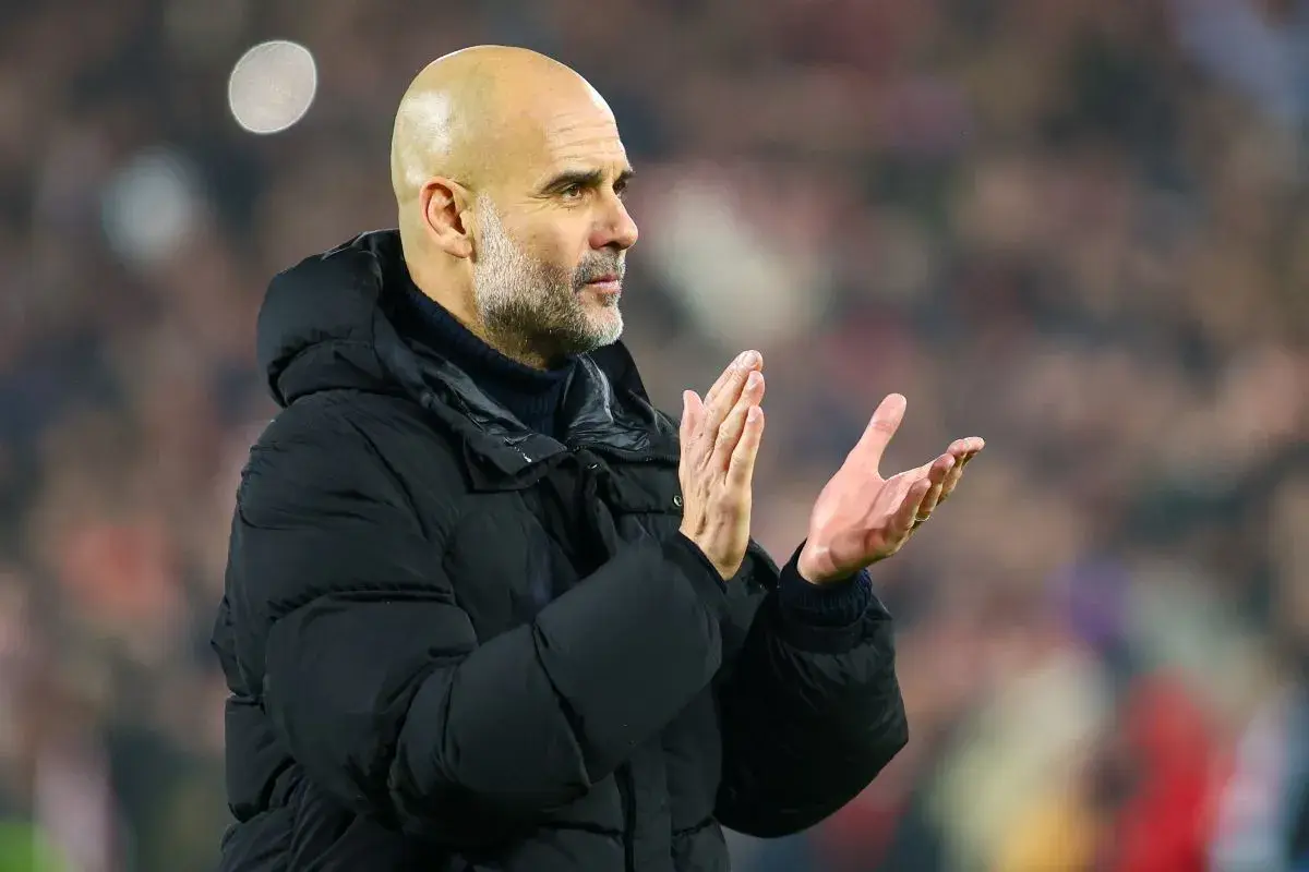 Pep Guardiola, jeden z najlepszych trenerów, klaszcze. Nawet tak wybitni trenerzy bez pracy mogą znaleźć się w trudnej sytuacji.