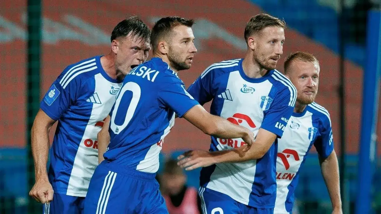Piłkarze GKS Katowice świętują bramkę w meczu z Wisłą Płock. Emocje na boisku!